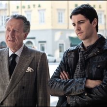 Geoffrey Rush e Jim Sturgess in una scena del film La migliore offerta di Giuseppe Tornatore