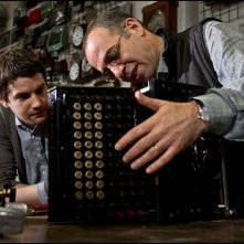 Il regista Giuseppe Tornatore insieme a Jim Sturgess sul set del film La migliore offerta