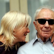 il regista Michelangelo Antonioni con sua moglie Enrica Fico