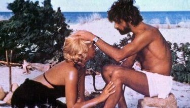 Mariangela Melato e Giancarlo Giannini in 'Travolti da un insolito destino' della Wertmuller