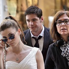 Un giorno speciale: Giulia Valentini e Filippo Scicchitano sul set del film con la regista Francesca Comencini