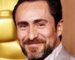 Demian Bichir e le due poliziotte da sballo