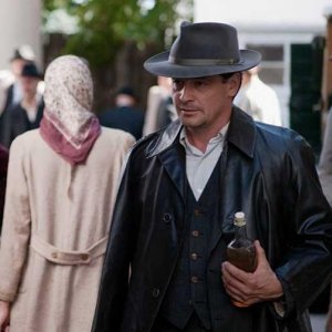 Fritz Karl nel film Tom und Hacke.