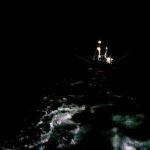 Leviathan: una scena del film che narra lo scontro collaborativo in mare tra uomo, natura e macchina