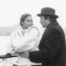 Primo amore: Ugo Tognazzi insieme ad Ornella Muti in una scena del film