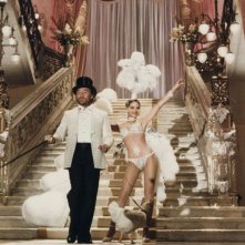 Primo amore: Ugo Tognazzi insieme ad una bellissima Ornella Muti in una scena del film