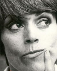 Un ironico primo piano di Franca Valeri