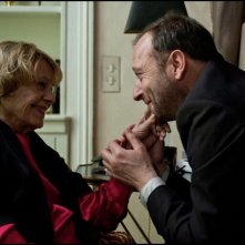 Une Estonienne à Paris: Jeanne Moreau in una tenera scena del film insieme a Patrick Pineau