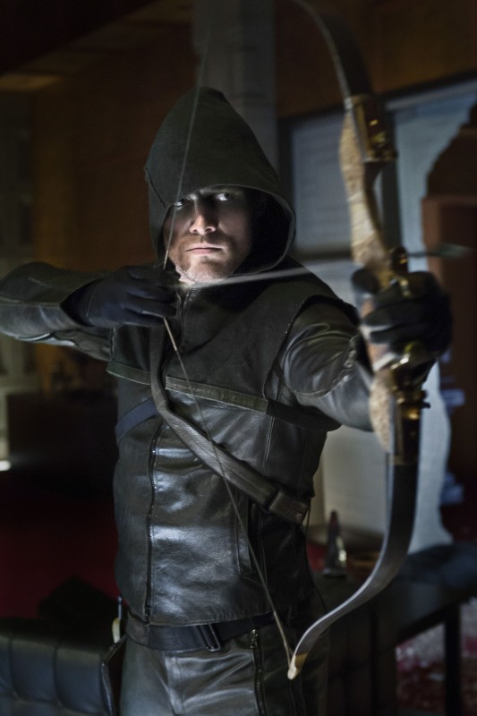 Arrow: Stephen Amell in una delle prime immagini della serie