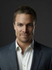 Arrow: Stephen Amell in una foto promozionale della serie