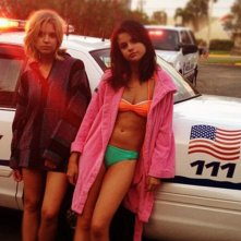 Ashley Benson, Vanessa Hudgens e Rachel Korine sul set di Spring Breakers