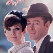 Peter O'Toole con Audrey Hepburn in una foto di 'Come rubare un milione di dollari e vivere felici'