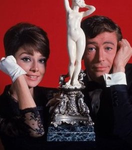 Peter O'Toole con Audrey Hepburn in una foto promo di 'Come rubare un milione di dollari e vivere felici'