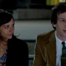 Celeste and Jesse Forever: Andy Samberg con Rashida Jones in una scena