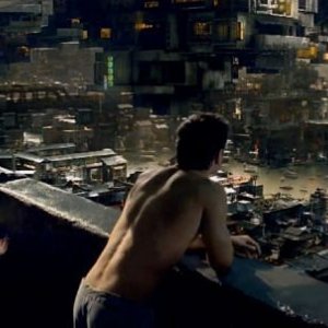 Colin Farrell in una scena di Total Recall (2012)