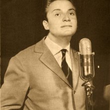 Alighiero Noschese si prepara per un'imitazione