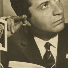 Alighiero Noschese studia una voce