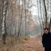 Betrayal: Dejan Lilic passeggia nel bosco in una scena del film
