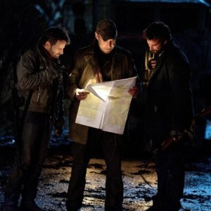 Falling Skies: Will Patton, Noah Wyle e Ryan Robbins nell'episodio La marcia della morte