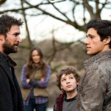 Falling Skies: Noah Wyle, Drew Roy, Maxim Knight e Moon Bloodgood nell'episodio La marcia della morte
