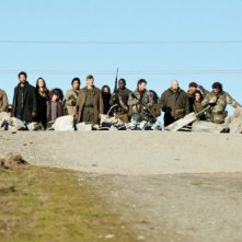 Falling Skies: una scena collettiva dell'episodio La marcia della morte
