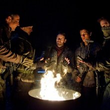 Falling Skies: una scena di gruppo dell'episodio Molon Labe