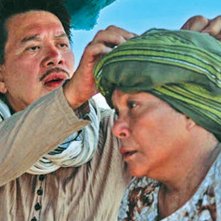 Thy Womb: il regista Brillante Mendoza insieme alla protagonista Nora Aunor sul set del film