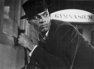 Un primo piano di Harry Belafonte in Carmen Jones