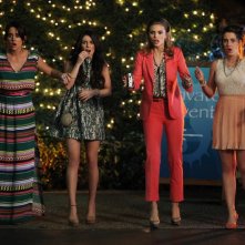 90210: Jessica Stroup, Shenae Grimes, AnnaLynne McCord e Jessica Lowndes nell'episodio A Tale of Two Parties