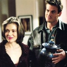 Alyssa Milano in un momento dell'episodio La maledizione dell'urna della serie Streghe