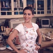 Alyssa Milano in un momento dell'episodio Le tre scimmie della serie Streghe