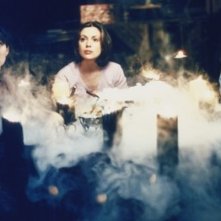 Holly Marie Combs, Alyssa Milano, Shannen Doherty nell'episodio Il ciondolo antico della serie Streghe
