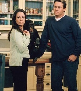 Holly Marie Combs e Brian Krause in una scena dell'episodio Le tre scimmie della serie Streghe