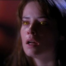 Holly Marie Combs in un momento dell'episodio Wendigo della serie Streghe