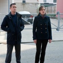 Joseph Gordon-Levitt insieme a Marion Cotillard in una scena de Il cavaliere oscuro - Il ritorno