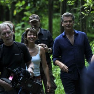 Love Is All You Need: la regista Susanne Bier e Pierce Brosnan sul set del film