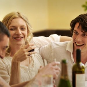 Love Is All You Need: Molly Blixt Egelind e Sebastian Jessen in una scena del film con Ciro Petrone (a sinistra)