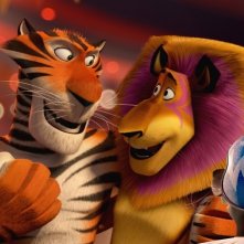 Madagascar 3: ricercati in Europa, Alex insieme a Vitaly e Stefano in una scena del film