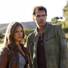 Revolution: Tracy Spiridakos e Billy Burke in una delle prime immagini della serie