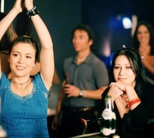 Shannen Doherty e Alyssa Milano in Streghe nell'episodio 2x21 - I quattro dell'Apocalisse