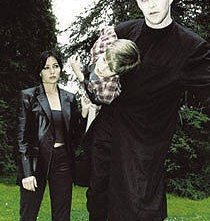 Shannen Doherty in un momento dell'episodio La pozione magica della serie TV Streghe