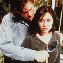 Shannen Doherty in una scena dell'episodio Il fantasma assassino della serie Streghe