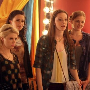 Bunheads: Bailey Buntain, Emma Dumont, Julia Goldani Telles e Kaitlyn Jenkins nell'episodio Movie Truck