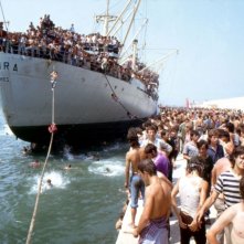 La nave dolce: lo sbarco della nave Vlora in una scena del documentario