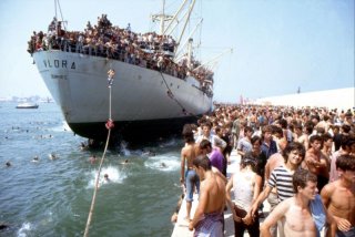 La nave dolce: lo sbarco della nave Vlora in una scena del documentario