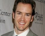 Mark-Paul Gosselaar e Frankie Muniz nell'Appartamento 23