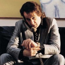 Toni Servillo al telefono ne L'uomo in più