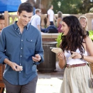 90210: Matt Cohen e Shenae Grimes nell'episodio Rush Hour