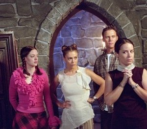 Brian Krause, Holly Marie Combs, Rose McGowan e Alyssa Milano nell'episodio Paige e il suo principe della quarta stagione di Streghe