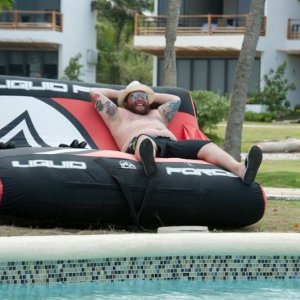 Jeremy Rawle si rilassa in una scena di Nitro Circus: The Movie